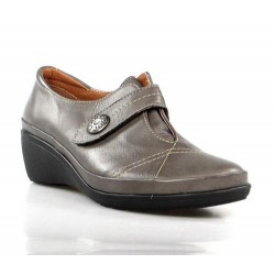 zapatos de piel gris con cuña . x308